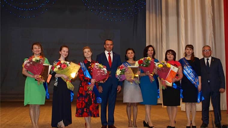 В Чувашии назвали Учителя, Воспитателя, Самого классного, Психолога и Социального педагога 2017 года.