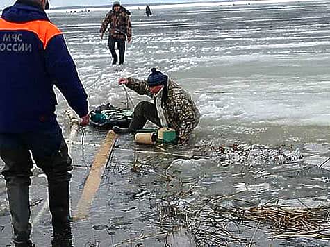 В Чувашии рыбаков будут штрафовать за выход на тонкий лед.