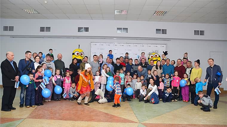 В Чувашском государственном театре юного зрителя им. М. Сеспеля состоялась праздничная акция «В театр – с папой!».