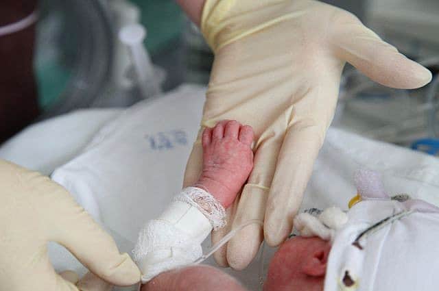 В Цивильском районе нашли женщину, которая бросила новорожденную дочь в проходной больницы.