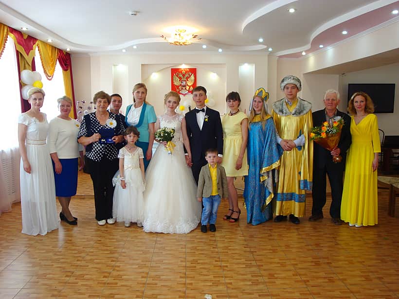 В День семьи, любви и верности во Дворце бракосочетаний г.Канаш прошел семейный праздник-встреча поколений «Друг друга храните во все времена».