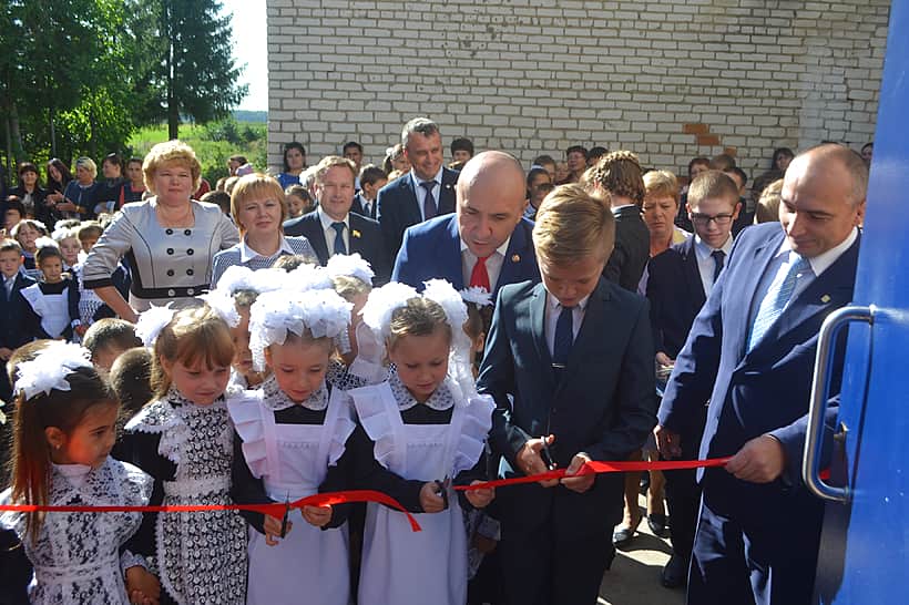 В День знаний в Канашском районе в Караклинской школе состоялось открытие спортивного зала.