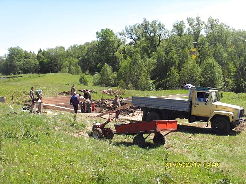 В деревне Каликово началось строительство купели церкви Иоанна Предтечи.