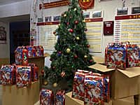 Детям-сиротам Канашского МО переданы новогодние подарки (фото №2).