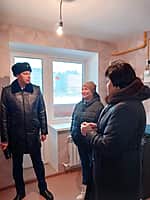 Помощь прокуратуры помогла своевременно достроить жилой дом в Канашском округе, 23 квартиры в котором получили сироты (фото №2).