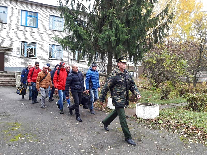 Девять юношей с г. Канаш, Канашского и Янтиковского районов отправились в ряды вооруженных сил Российской Федерации.