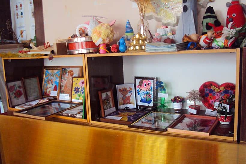 В Доме детского творчества г. Канаш проходит городская выставка декоративно-прикладного творчества "Подарок моей маме!".