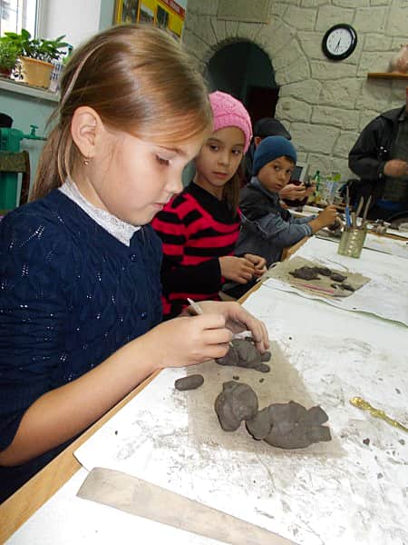 В "Доме ремёсел" при Канашском краеведческом музее работает секция "Лепка из глины". С началом нового учебного года возобновились мастер-классы.