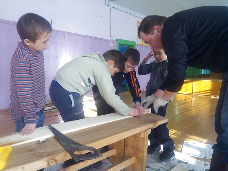 Домики для птиц на кружке "Золотые ручки".