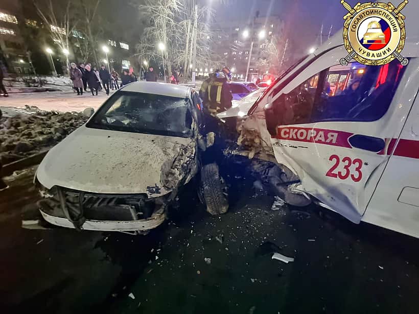 ДТП с машиной скорой помощи произошло в Чебоксарах.