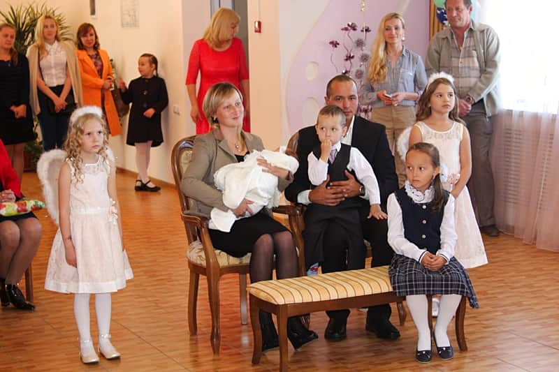 Во Дворце бракосочетаний города Канаш прошла торжественная церемония имянаречения.