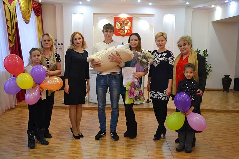 Во Дворце бракосочетаний г.Канаш прошла торжественная регистрация новорожденного по № 900.