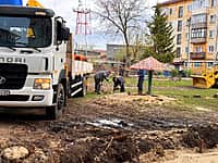 Работы по благоустройству дворовых территорий многоквартирных домов начаты в Канаше (фото №1).