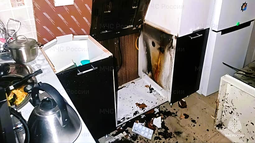 Из-за нарушения правил безопасности при использовании электроприборов едва не сгорела квартира в Канаше.