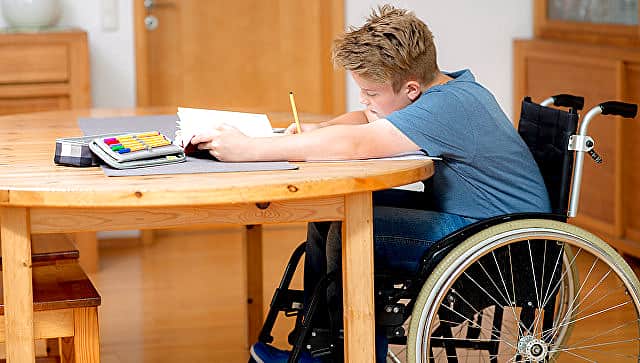 ФИПИ опубликовал тренировочные сборники для подготовки к государственным выпускным экзаменам обучающихся с ОВЗ.