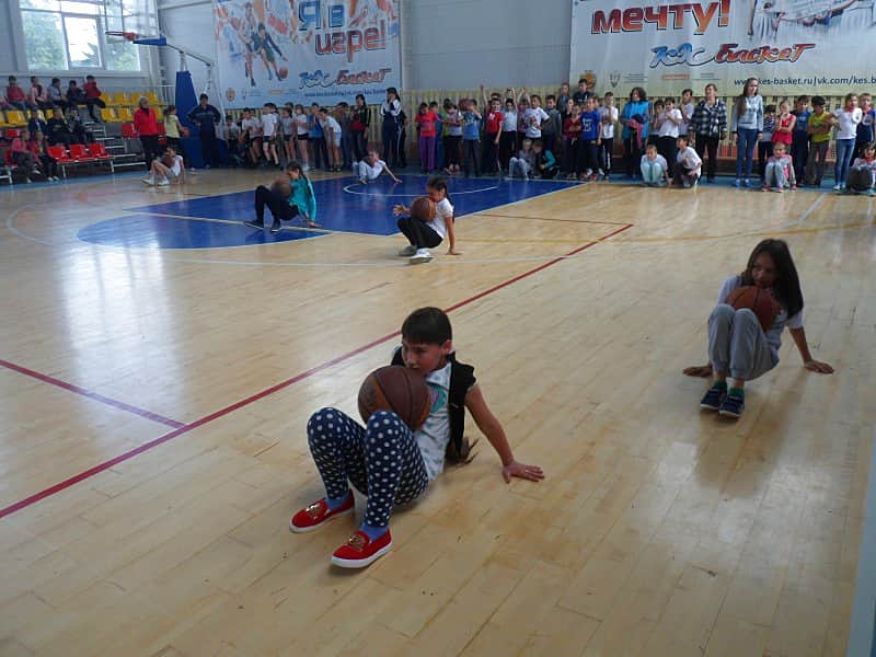 В физкультурно-оздоровительном комплексе «Локомотив» г. Канаш прошел спортивный праздник "В здоровом теле, здоровый дух!".