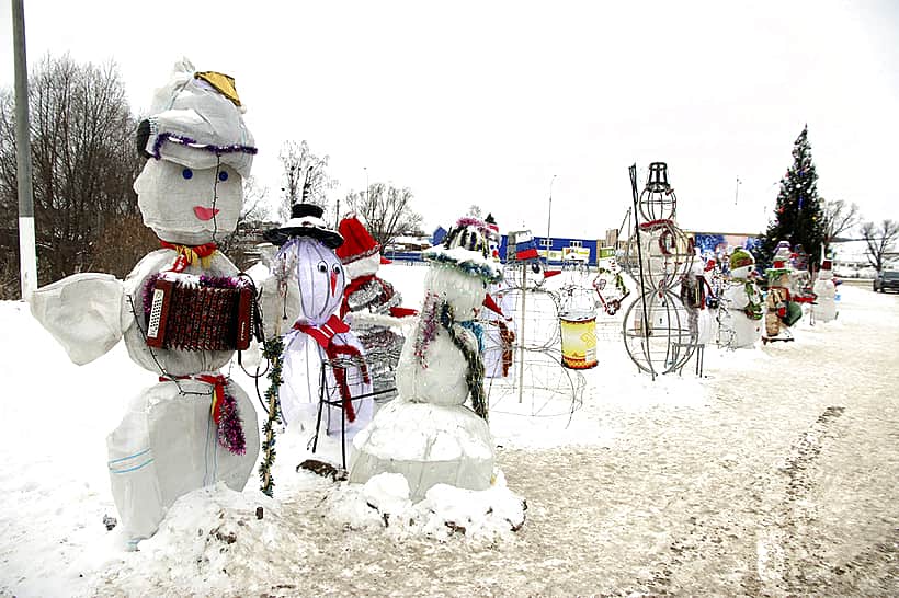 Фоторепортаж: 24 музыкальных снеговика на трассе в Шихазанах.