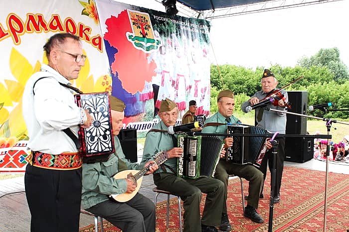Гармонисты Канашского района - на фестивале "Играй, моя гармонь, звени частушка!".
