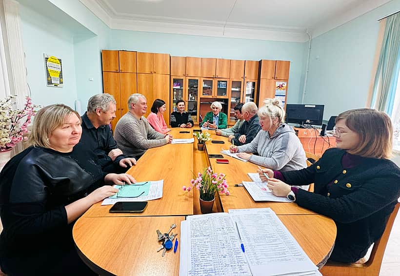 Во дворце культуры прошло совещание, на котором сотрудников проинформировали о том, как действовать в случае угрозы. атаки БПЛА.