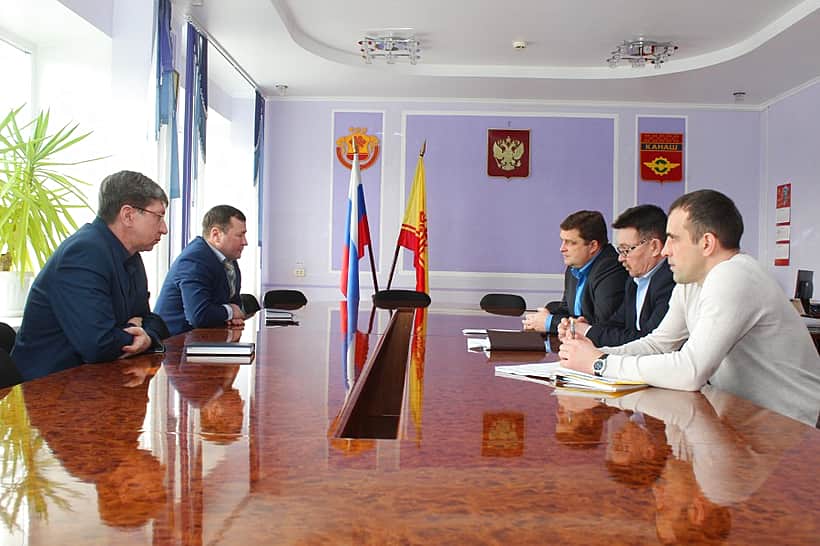 Глава администрации города Канаш Владислав Софронов провел рабочую встречу с новым руководителем ОАО "Чувашавтодор".