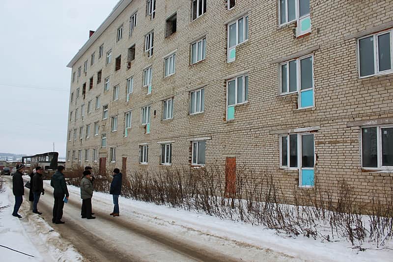 Глава администрации города Канаш Виталий Михайлов встретился с дольщиками, купившими жилье в доме №26 Восточного микрорайона.