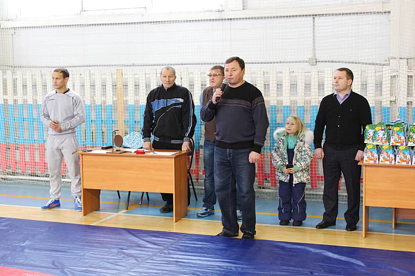 Глава администрации города Канаш В.В. Софронов открыл VI турнир по вольной борьбе на призы Деда Мороза, учрежденный Группой Компаний «Канмаш».