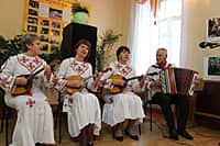 Глава администрации г. Канаш открыл выставку "Дети России-2015" (фото №2).