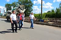 Глава администрации г. Канаш проинспектировал ход строительных работ автомобильной дороги по ул. Ильича (фото №2).