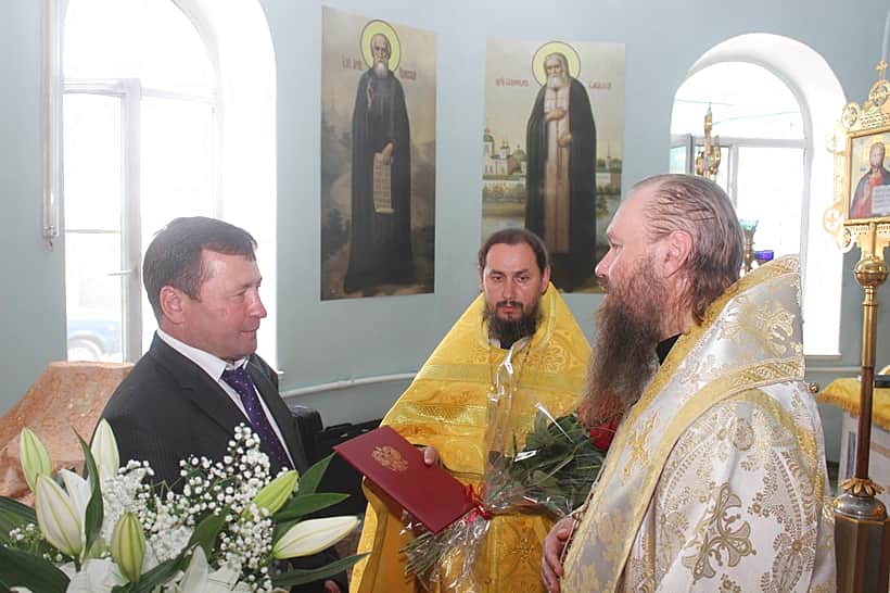 Глава администрации г. Канаш Владислав Васильевич Софронов поздравил епископа Канашского и Янтиковского Владыку Стефана с 50-летним юбилеем.