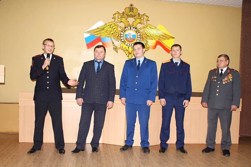 Глава администрации г. Канаш Владислав Софронов поздравил коллектив Канашского Отдела МВД с профессиональным праздником.