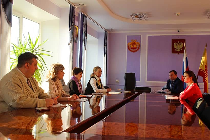 Глава администрации г. Канаш встретился с руководителями учреждений культуры.