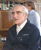 Глава администрации Канашского района В.Н. Степанов поздравил с 85-летним юбилеем ветерана Владимира Мясникова (фото №4).