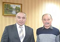 Глава администрации Канашского района В.Н. Степанов поздравил с днем рождения Василия Агусева, начальника Канашского РЭС ЮПО филиала ПАО «МРСК Волги» - «Чувашэнерго» (фото №4).