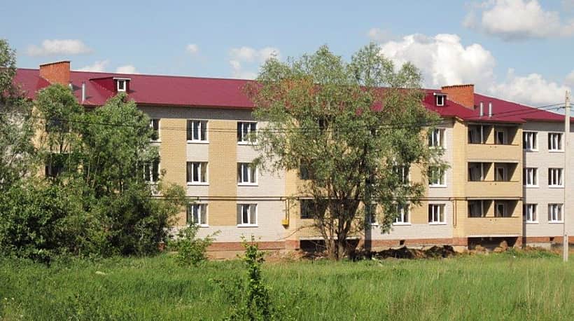 Глава администрации Канашского района В.В. Софронов посетил строящийся многоквартирный дом, в который в этом году переселятся 35 семей селян.