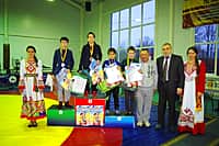 Глава администрации В.В.Софронов воодушевил спортсменов города Канаша на удачное выступление в открытом республиканском турнире по вольной борьбе среди юношей 2001-2002 гг.р. памяти Г.Н. Смирнова (фото №6).