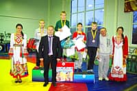 Глава администрации В.В.Софронов воодушевил спортсменов города Канаша на удачное выступление в открытом республиканском турнире по вольной борьбе среди юношей 2001-2002 гг.р. памяти Г.Н. Смирнова (фото №7).