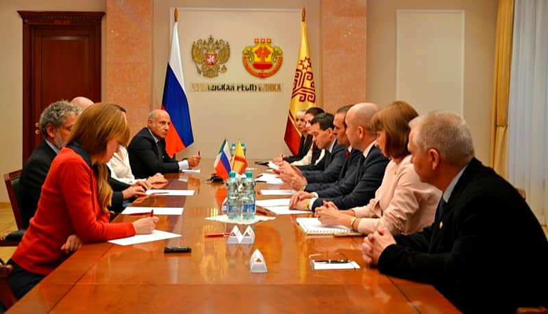 Глава Чувашии Михаил Игнатьев провел рабочую встречу с итальянской делегацией во главе с руководителем группы компаний UNICUSANO Стефано Бандекки.