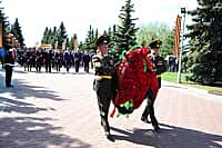 Глава Чувашии Михаил Игнатьев возложил цветы к Вечному огню в память о защитниках Родины (фото №3).