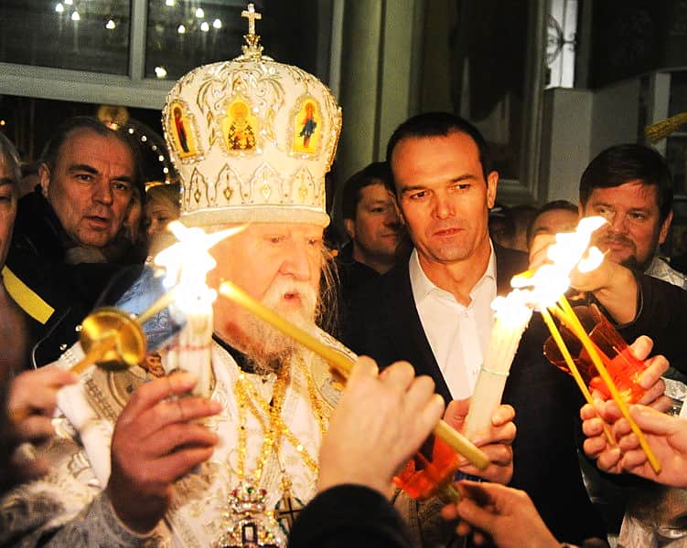 Глава Чувашии Михаил Игнатьев принял участие в пасхальном богослужении.