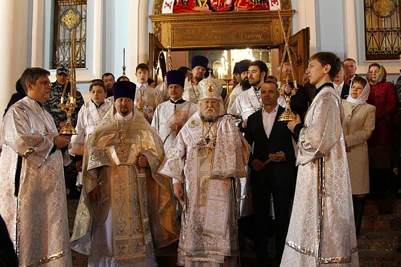 Глава Чувашии принял участие во всенощной службе, посвященной празднику Светлого Христова Воскресения.