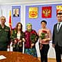 Глава Канашского МО вручил орден Мужества семье погибшего военнослужащего.