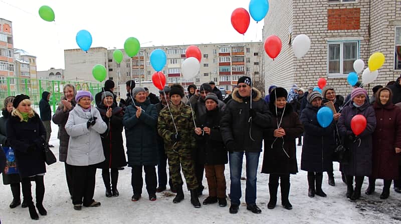 В городе Канаш состоялось торжественное открытие дворовой территории по улице Железнодорожная дом 57.