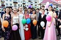 В городе Канаше прошел яркий и волнительный праздник - "Шествие выпускников-2015" (фото №1).