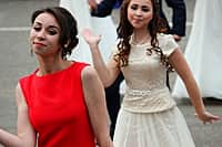 В городе Канаше прошел яркий и волнительный праздник - "Шествие выпускников-2015" (фото №6).