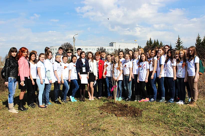 В городе Канаше состоялась торжественная закладка аллеи "Сирень Победы".