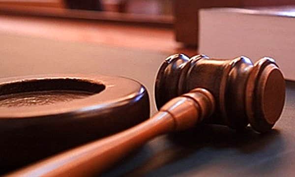 В городе Канаше перед судом предстанут пятеро молодых людей, обвиняемые в нападении на троих полицейских.