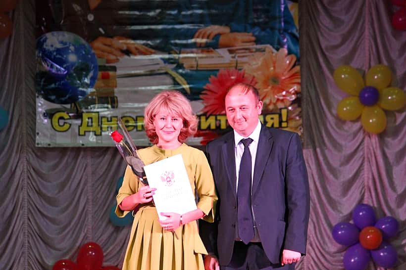 В городе Канаше торжественно отметили День учителя.