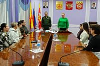 В администрации Канашского МО семьям участников СВО вручены государственные награды (фото №10).