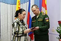 В администрации Канашского МО семьям участников СВО вручены государственные награды (фото №11).