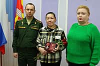 В администрации Канашского МО семьям участников СВО вручены государственные награды (фото №12).